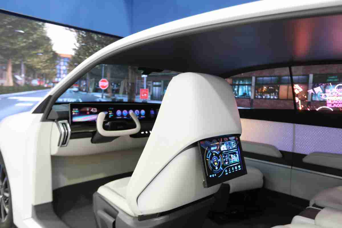 财神娱乐的「可卷式后座娱乐显示器」加强后座乘客的感官体验，，，并保有个性化设计，，，可依使用偏好进行动态调整。。。