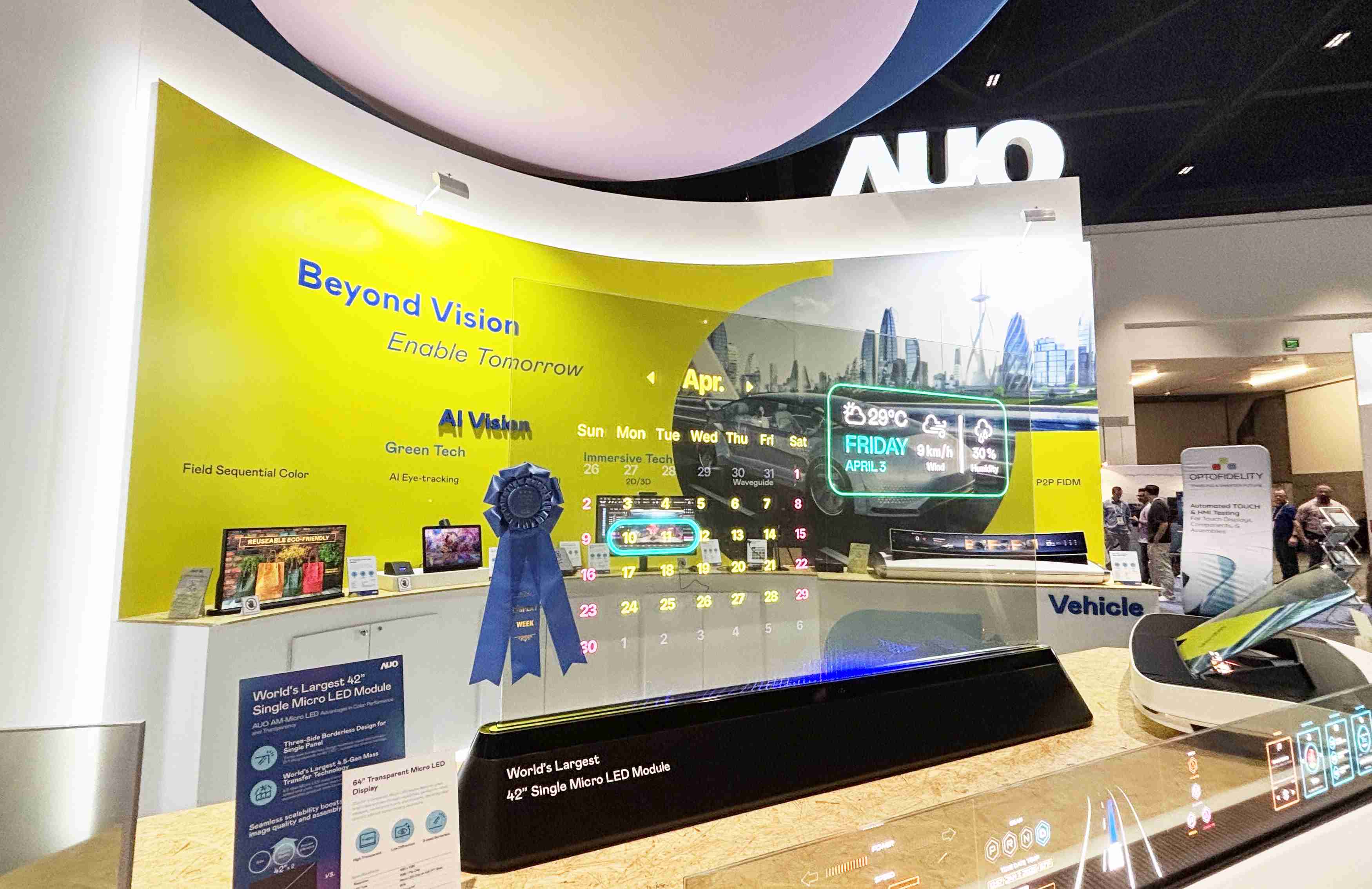 财神娱乐64吋透明Micro LED显示器获〝最佳Micro LED技术应用奖〞，，，，其绝妙的透明穿透特性，，，同时具备1,000 nits的高亮度表现，，，并透过精细的无缝拼接延伸，，，，可依需求灵活应用于多元场域，，，展现出Micro LED显示技术划时空的无限潜力